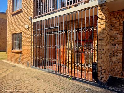 Apartment / Flat For Sale in Dawn Park, Boksburg