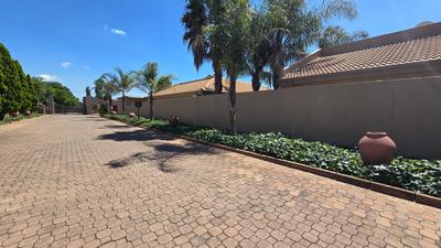 Townhouse For Sale in Bardene, Boksburg